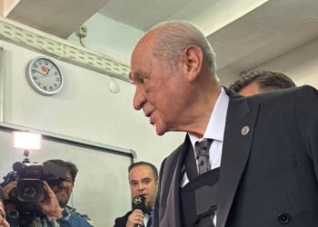 Devlet Bey'in yüzündeki morluklar kazadan dolayı