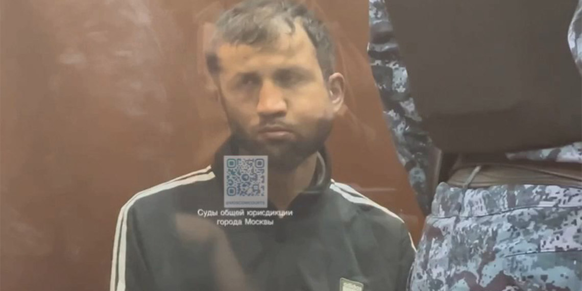 Rusya'nın başkenti Moskova'daki terör saldırısına ilişkin 4 şüpheli tutuklandı. Şüphelilerin 1 ay 28 gün süreyle tutuklu kalacağı ifade edildi.