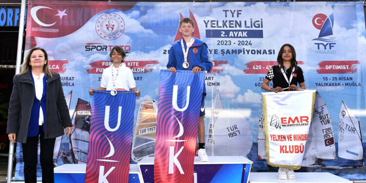 Milli sörfçü Sarp Şarlı, Türkiye Şampiyonu oldu