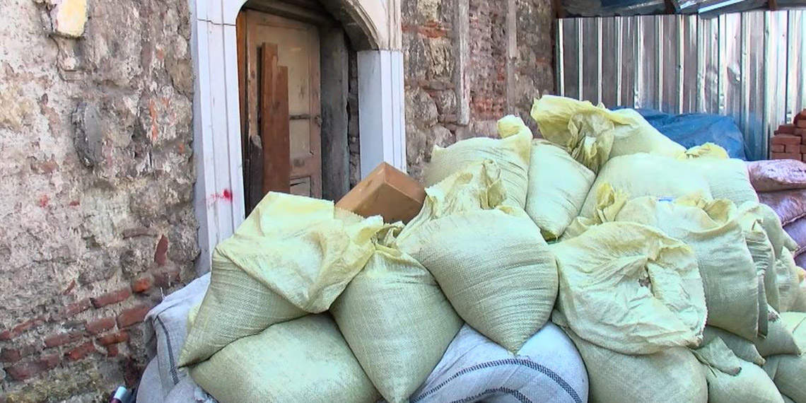 Mimar Sinan'ın yaptığı Ayakapı Hamamı'nda çökme tehlikesi