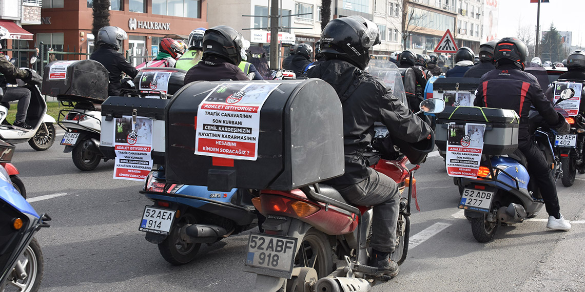 Motosikletli kuryelerden 'Trafikte biz de varız' eylemi