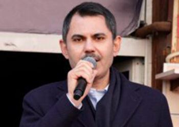 Murat Kurum Büyükada’da vatandaşlarla buluştu