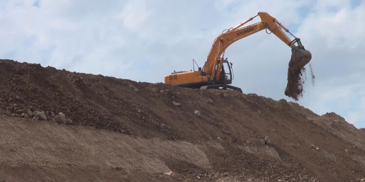 Nakil hafriyatla oluşan dağda ‘doğal afet’ korkusu