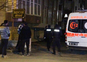 Kıskançlık cinneti; hemşire eşi ve kızını bıçak darbeleriyle öldürdü