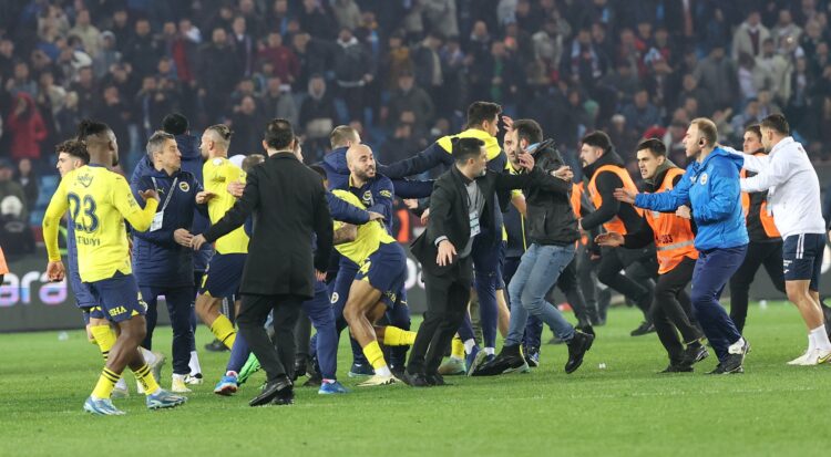 Türk futbolu öfke nöbeti geçiriyor