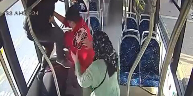 Oğluyla, yaşlı çifti darbeden okul müdürü: Babalık refleksiyle oldu