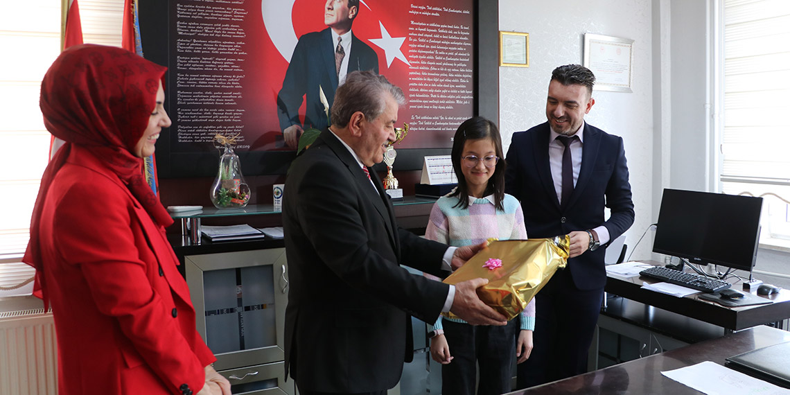 Öğrencilerin kağıtlara çizdiği hayalleri gerçekleştirdiler