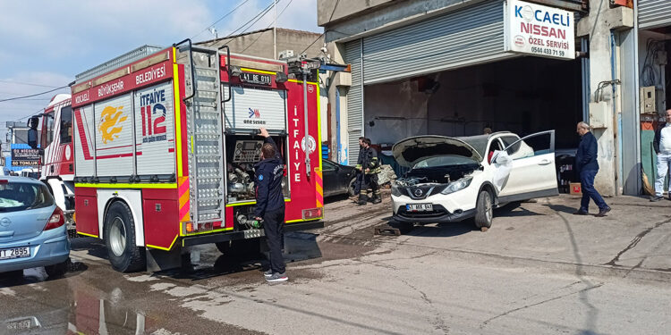 Otomobil firmasının servisinde yangın; 4 işçi dumandan etkilendi