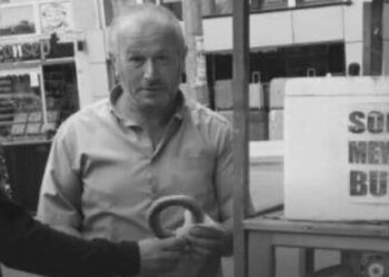 Otomobilin çarptığı simitçi hayatını kaybetti