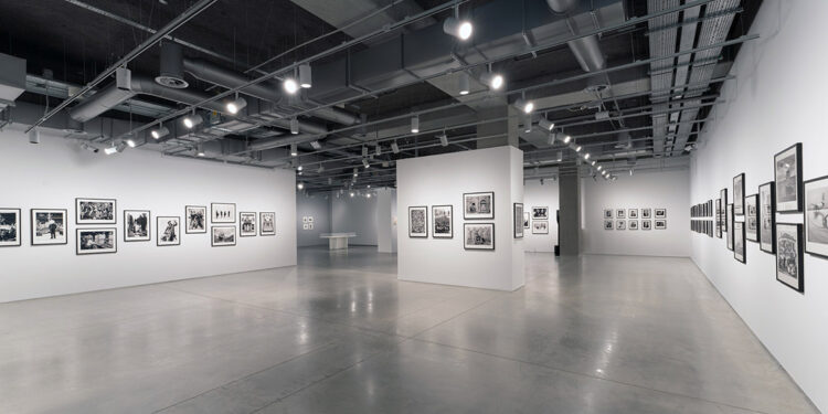 Ozan Sağdıç’ın seçkisi İstanbul Modern’de sergileniyor