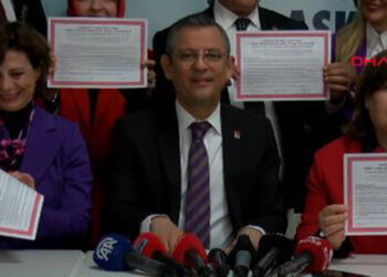 Özgür Özel, CHP Eskişehir İl Başkanlığı'nı ziyaret etti