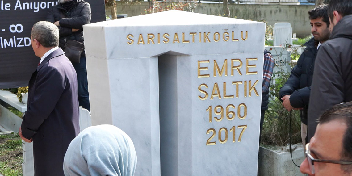 Özgür Özel sanatçı Emre Saltık’ın anma törenine katıldı