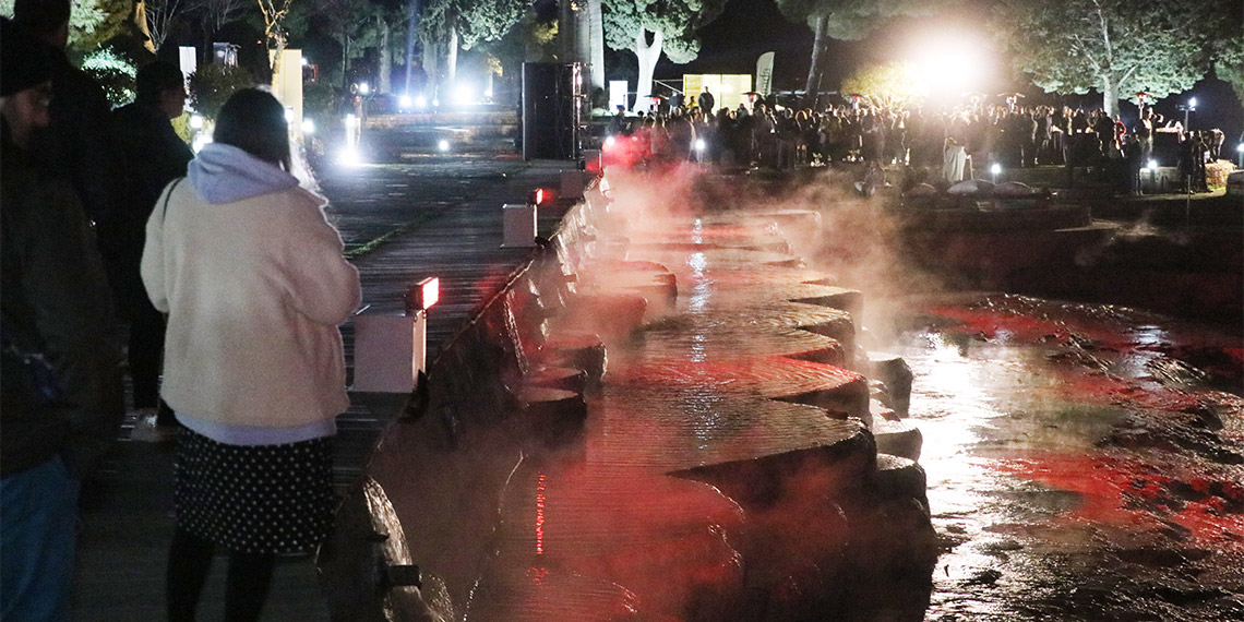 Denizli'de UNESCO Dünya Mirası listesinde yer alan Pamukkale Hierapolis Ören Yeri, Efes'ten sonra gece aydınlatılması yapılan ikinci ören yeri oldu.