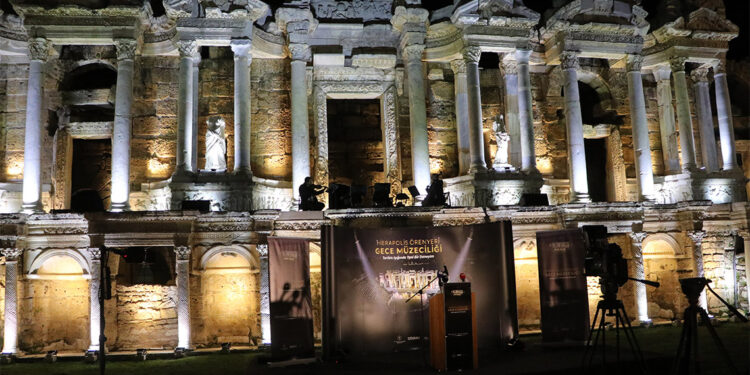 Pamukkale Hierapolis Ören Yeri ışıklandırıldı