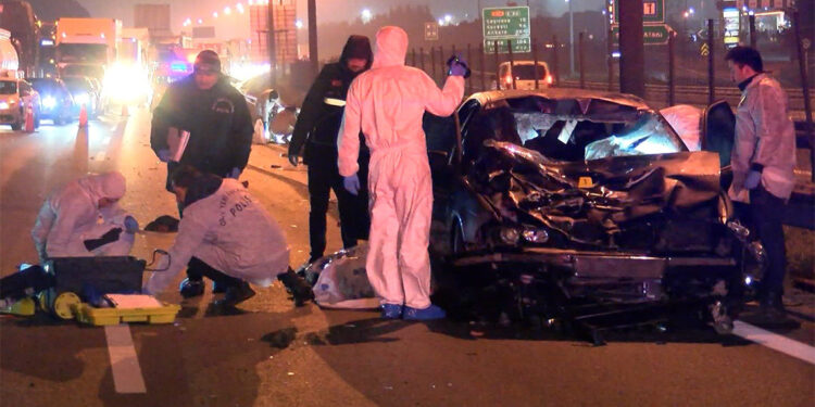 Pendik TEM Otoyolu'nda kaza; 5 ölü