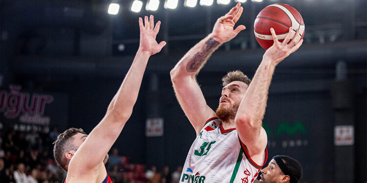 Pınar Karşıyaka Bahçeşehir Koleji'ni yenerek moral buldu