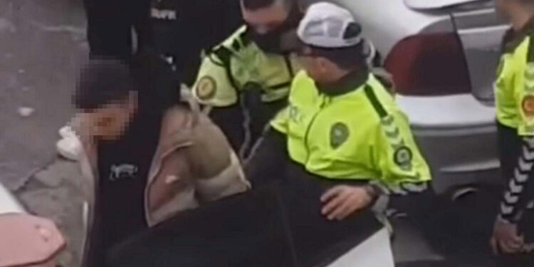 Polise çarpıp kaçan motosikletlinin ehliyeti yokmuş