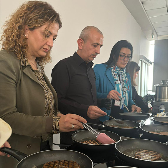 Protein tüketemeyen hastalar için bitkisel kaynaklı yumurta ve et