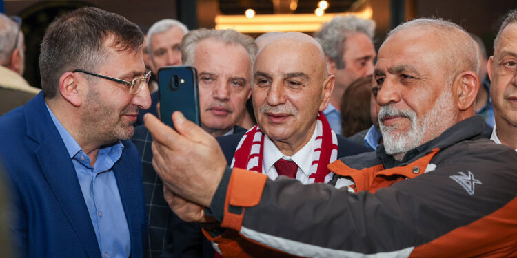 Rakibim tüm mesaisini cumhurbaşkanı adaylığına harcadı