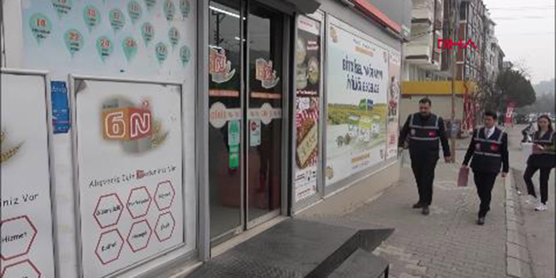 Ticaret Bakanlığı ekiplerince Ankara, İstanbul, İzmir'in de aralarında bulunduğu 10 ilde marketlerde ramazan ayı öncesi marketlerde fahiş fiyat ve etiket denetimi. Ankara'daki markette yapılan denetimde olumsuzluk tespit edilmedi.