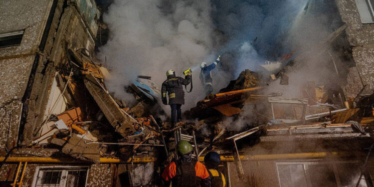Rusya'nın Ukrayna'ya düzenlediği hava saldırısında 6 kişi öldü