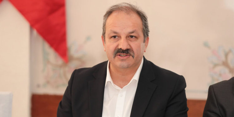 İdari izin günlerinde çalışan sağlık personeli hak kaybına uğramakta