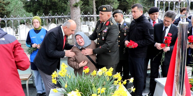 Samsun'da 18 Mart Şehitleri anması; şehit anneleri gözyaşı döktü