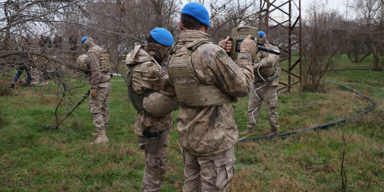 4 DEM Parti Belediye Meclisi üyesi adayı gözaltına alındı