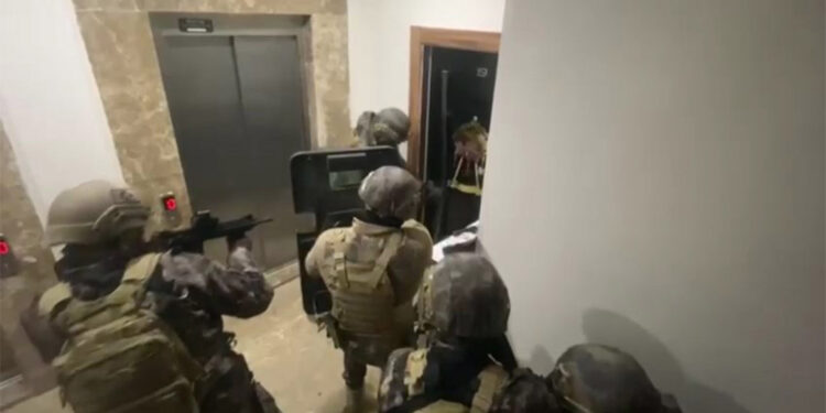 Şanlıurfa'da suç örgütü operasyonu; 13 tutuklama