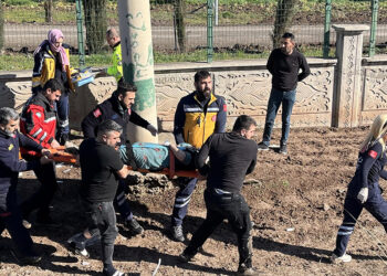 Diyarbakır'da minibüsün şarampole devrildiği kazada 9 kişi yaralandı