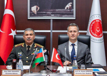 Haluk Görgün Azerbaycan Savunma Bakanı ile görüştü