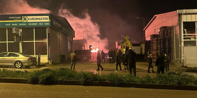 Sinop Sanayi Sitesi'nde yangın