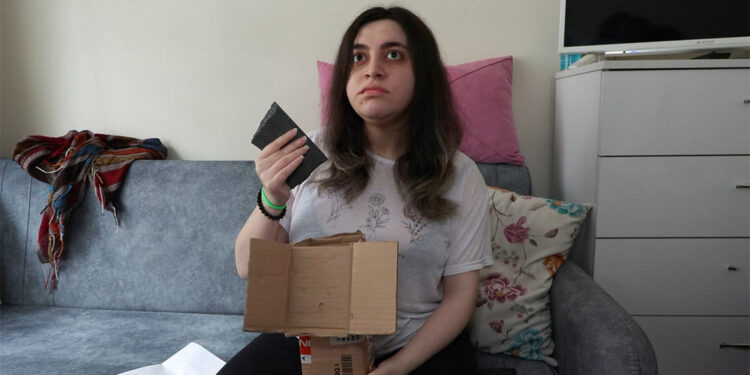 Kargo paketinden tablet yerine taş çıktı