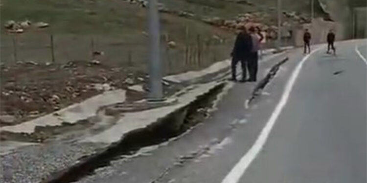 Şırnak-Hakkari karayolu çöktü