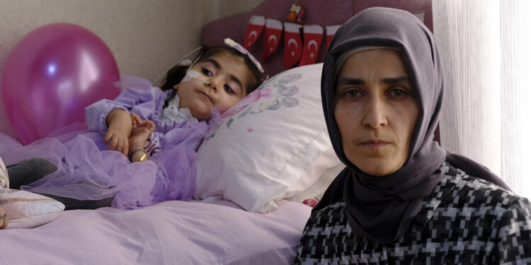 SMA'lı Amine'nin annesi: Evladım toprak olsun istemiyorum