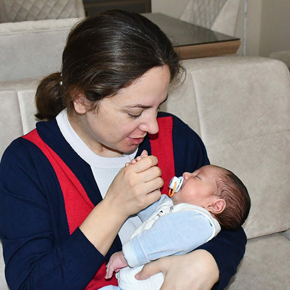 SMA'lı Kuzey Alaz'ın kanseri yenen annesinden yardım çağrısı