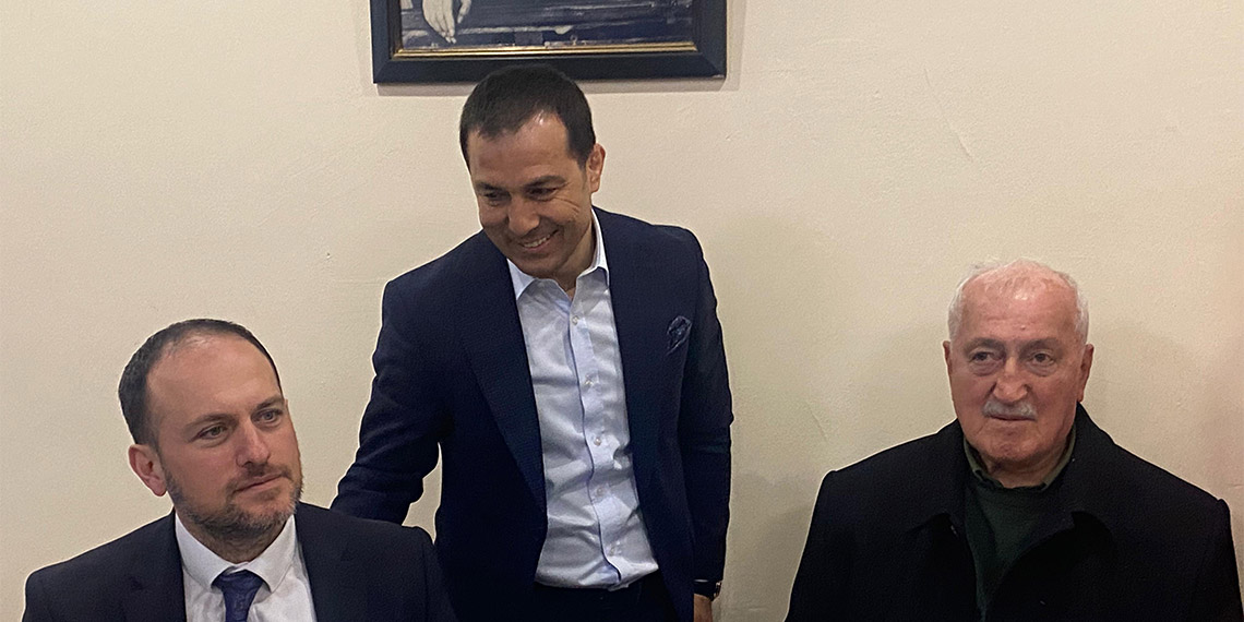 Olimpiyat kotası almak için çalışmalarını sürdüren Güreş Milli Takımları, iftar yemeğinde Spor Hizmetleri Genel Müdürü Veli Ozan Çakır ile bir araya geldi.