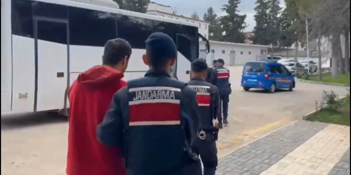 İçişleri Bakanı Ali Yerlikaya, Mahzen-12 operasyonlarında organize suç örgütü üyesi 22 şüphelinin gözaltına alındığını duyurdu.