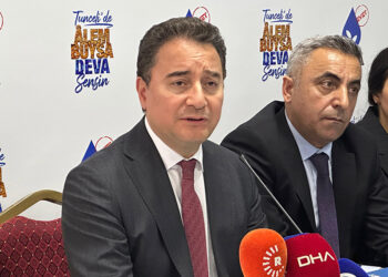 Seçmenle kavga halinde bir muhalefet görüyoruz