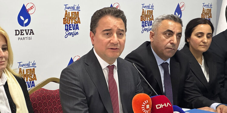 Seçmenle kavga halinde bir muhalefet görüyoruz