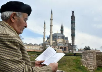 Selimiye'nin emekli müezzini, anılarını kitapta topladı