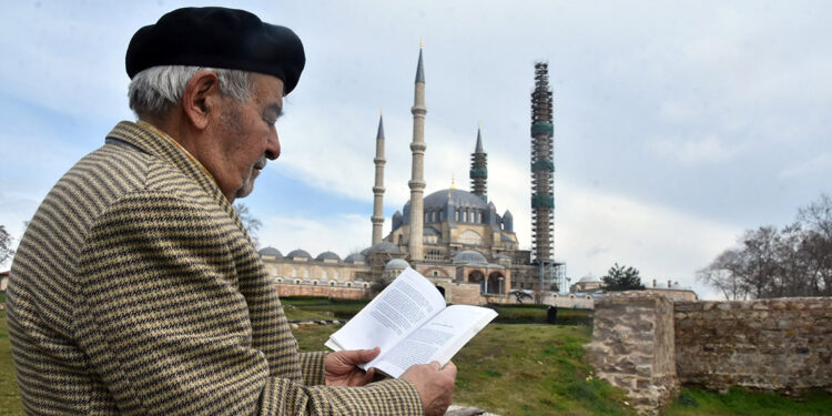 Selimiye'nin emekli müezzini, anılarını kitapta topladı