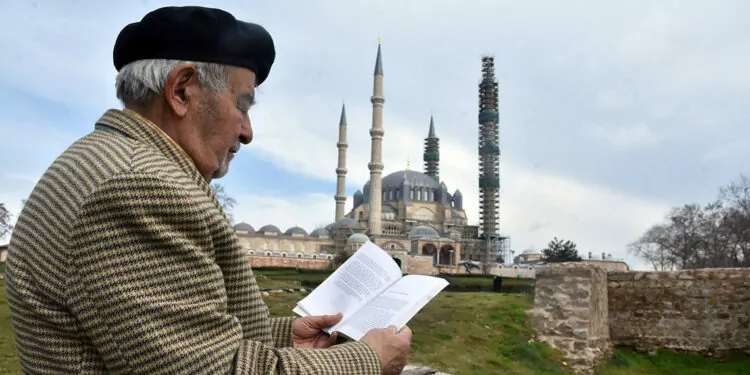 Selimiye'nin emekli müezzini, anılarını kitapta topladı