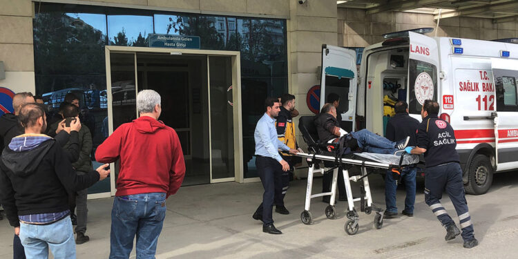 Siirt'te muhtarlık kavgası: 1’i polis, 9 yaralı