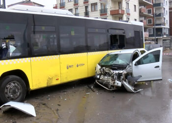Sultanbeyli'de İETT otobüsü ile otomobil çarpıştı: 6 yaralı