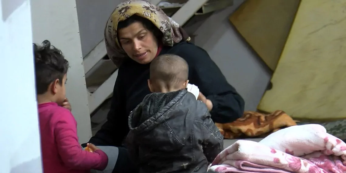 Sultangazi'de hamile kadın 5 çocuğuyla sokakta kaldı