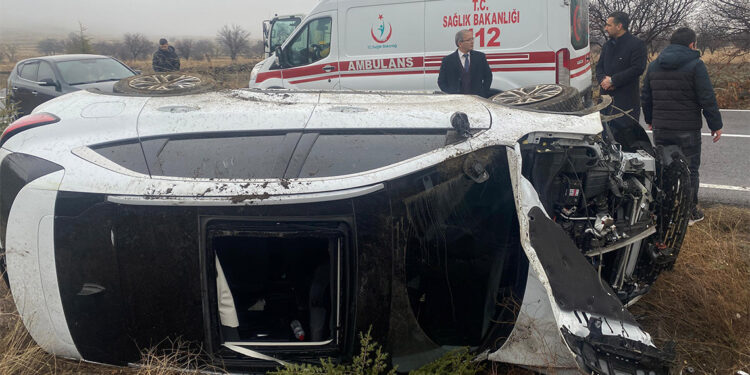 Niğde'de devrilen otomobildeki 3 öğretmen yaralandı