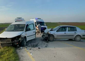 Marmara ereğlisi'nde otomobil ile hafif ticari araç çarpıştı; 7 yaralı