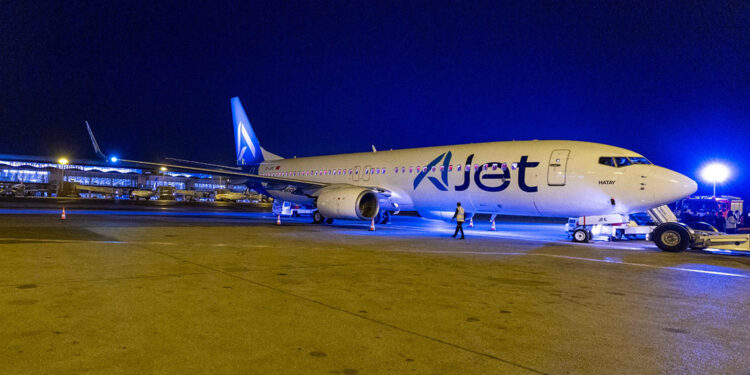 THY'nin yeni markası AJet ilk uçuşunu yaptı