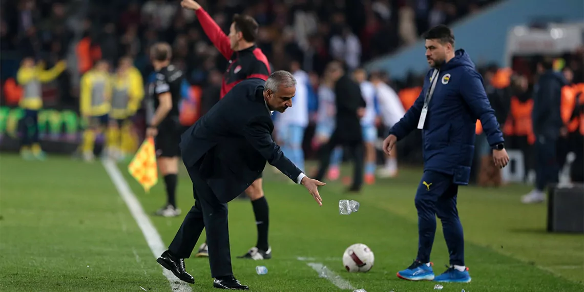 Fenerbahçe teknik direktörü i̇smail kartal, “65’inci dakika benim oyuncumun kafasına bir madde geldi. Normal şartlarda bu maçın iptal edilmesi gerekirdi” dedi.